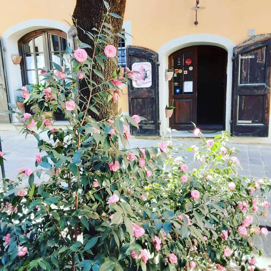 Antica Casa Dei Rassicurati Panzió Montecarlo Kültér fotó