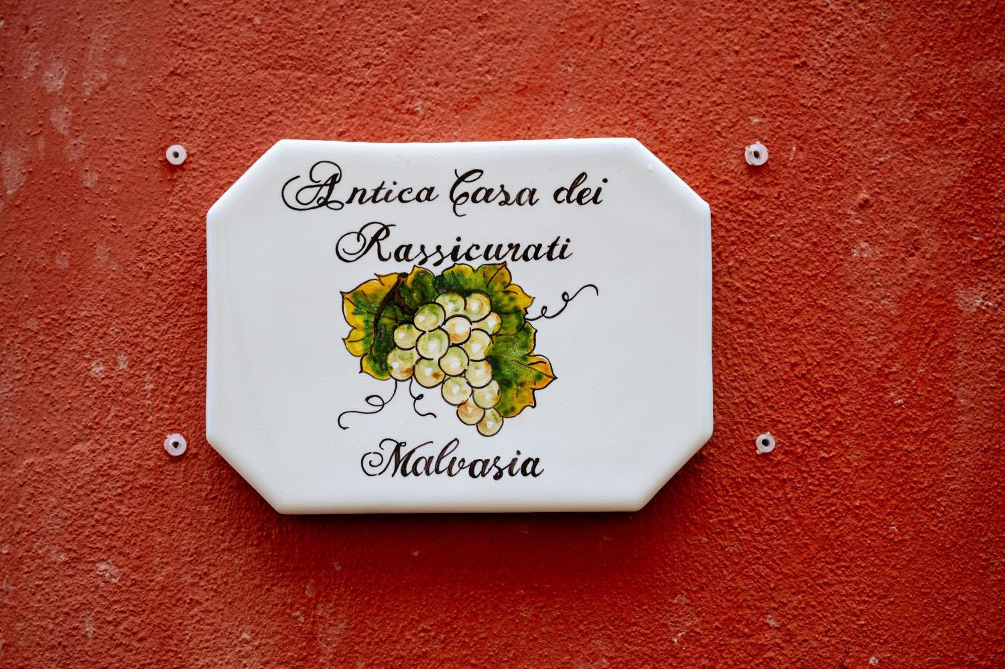 Antica Casa Dei Rassicurati Panzió Montecarlo Kültér fotó