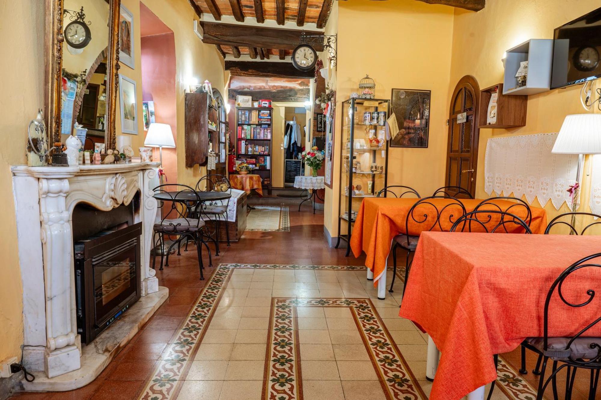 Antica Casa Dei Rassicurati Panzió Montecarlo Kültér fotó