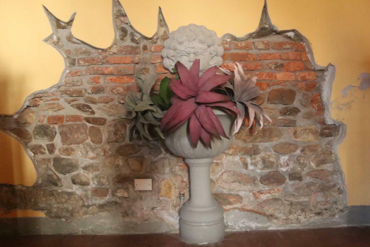 Antica Casa Dei Rassicurati Panzió Montecarlo Kültér fotó